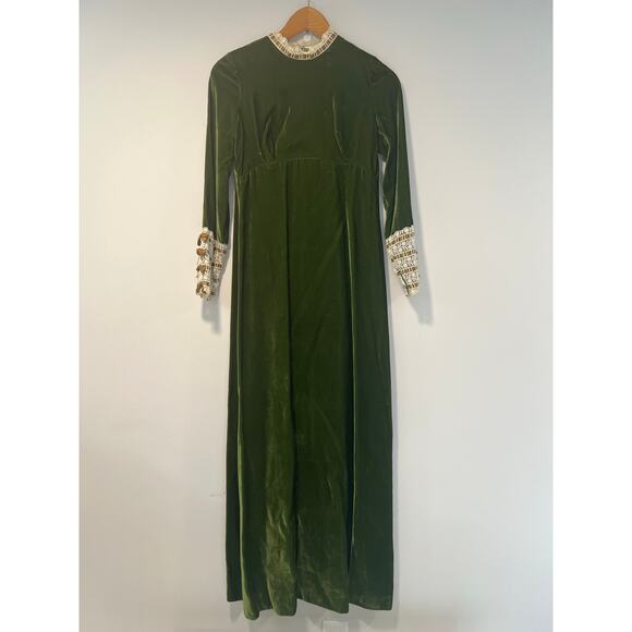 Wow! 1970s Velvet Boho Renaissance Inspo Long Sleeve Green Dress Lace Sleeves JL - Picture 3 of 13